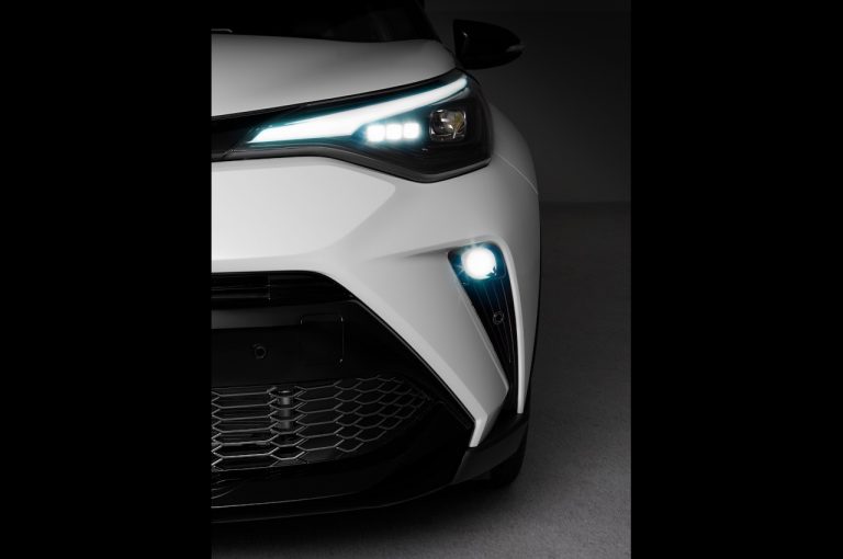 Toyota C-HR GR Sport 2021: immagini ufficiali