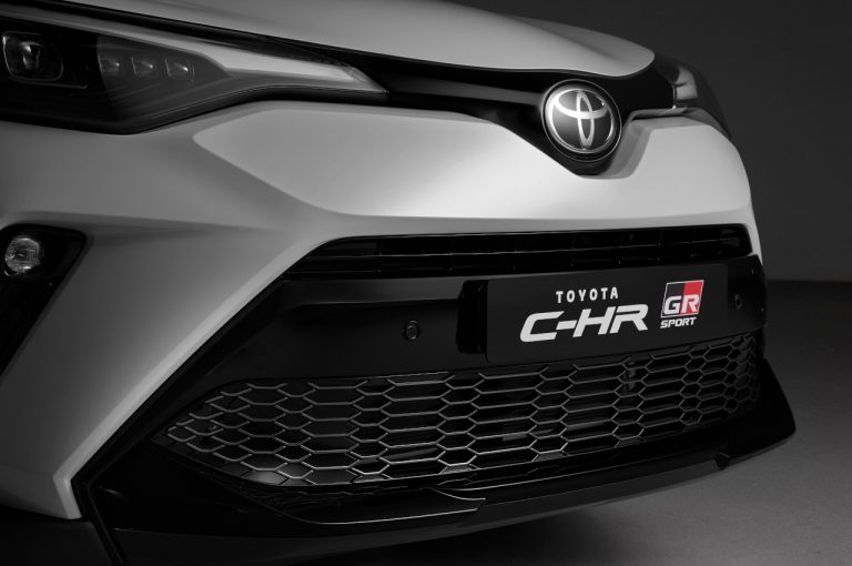 Toyota C-HR GR Sport 2021: immagini ufficiali