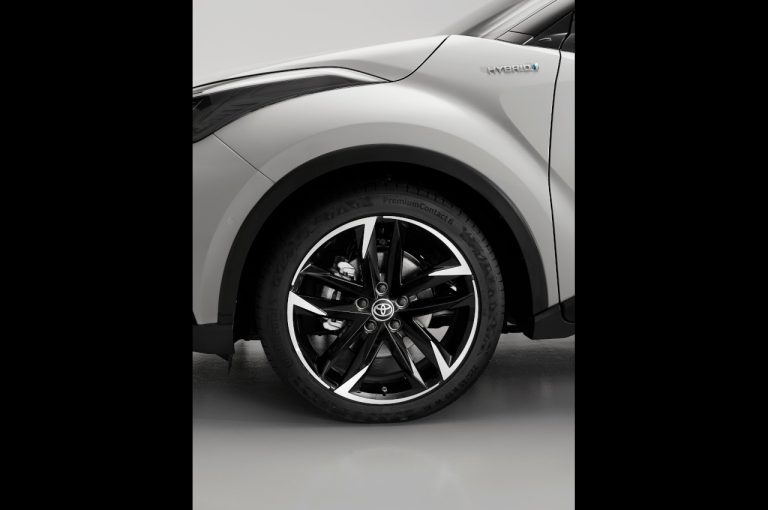 Toyota C-HR GR Sport 2021: immagini ufficiali