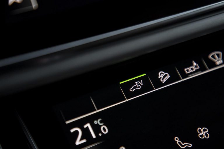 Audi Q7 TFSI e 2021: immagini ufficiali