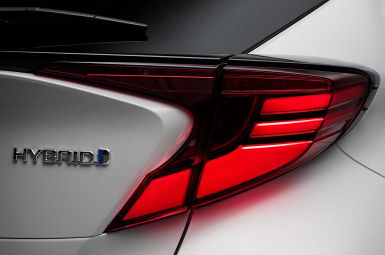 Toyota C-HR GR Sport 2021: immagini ufficiali