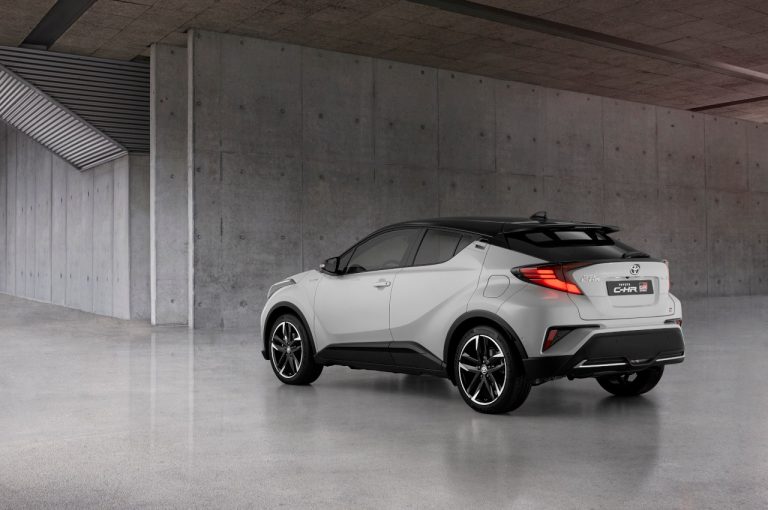 Toyota C-HR GR Sport 2021: immagini ufficiali