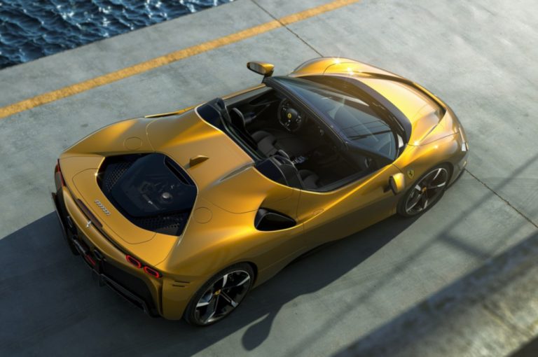 Ferrari SF90 Spider 2021: immagini ufficiali