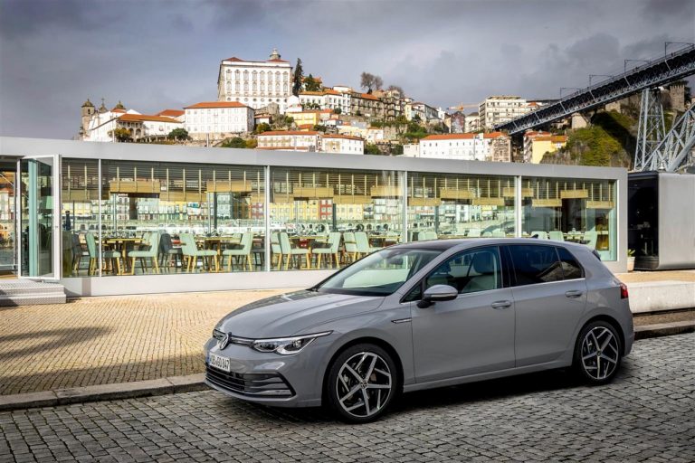 Volkswagen Golf 8 e Golf 8 Variant: immagini ufficiali