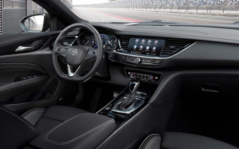 Nuova Opel Insignia 2020: immagini ufficiali