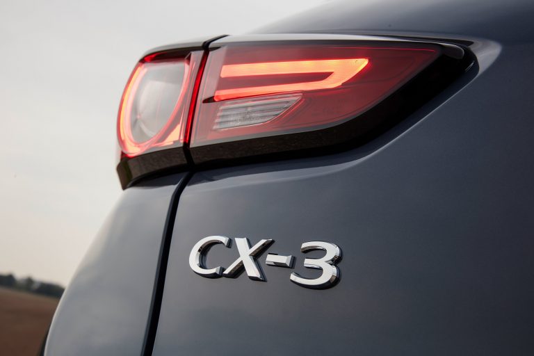 Nuova Mazda CX-3 2021: immagini ufficiali
