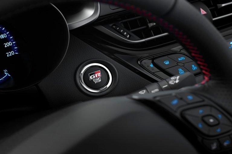 Toyota C-HR GR Sport 2021: immagini ufficiali