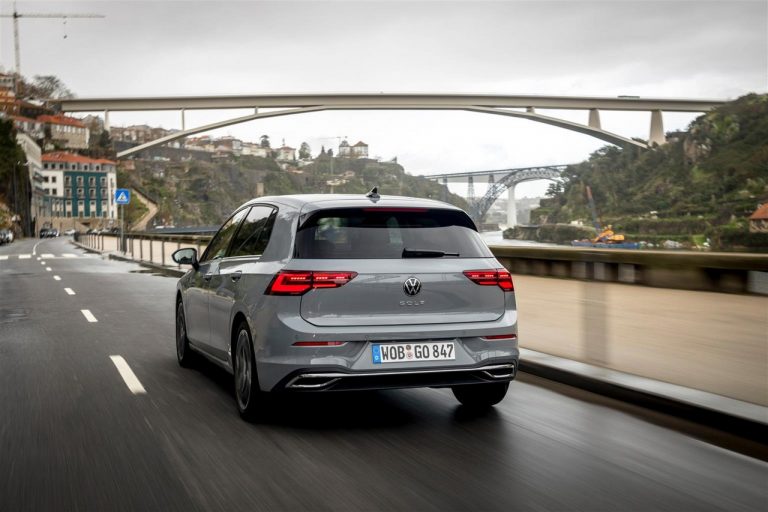 Volkswagen Golf 8 e Golf 8 Variant: immagini ufficiali