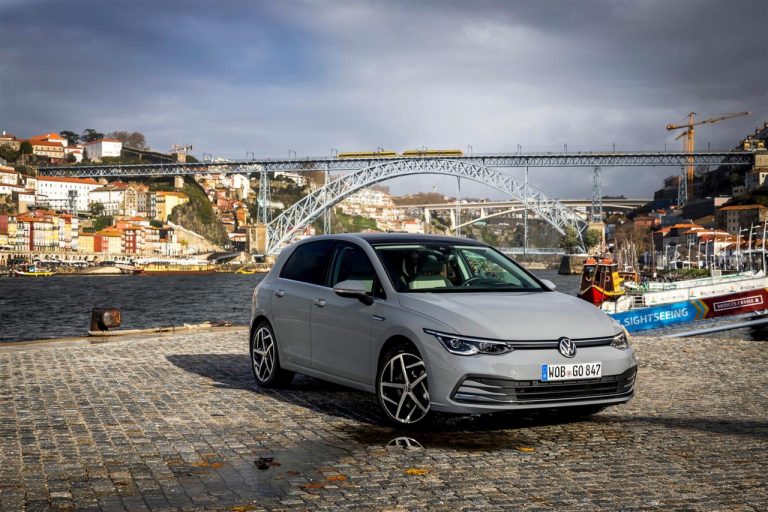 Volkswagen Golf 8 e Golf 8 Variant: immagini ufficiali
