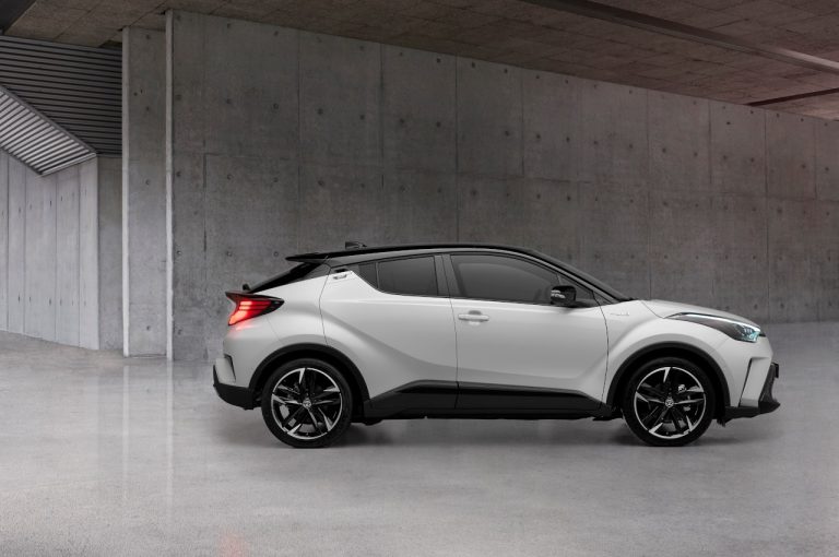 Toyota C-HR GR Sport 2021: immagini ufficiali