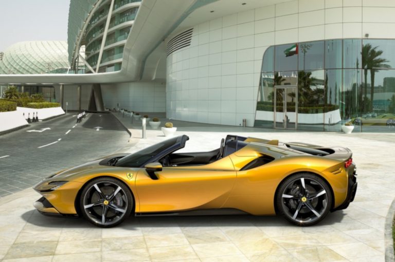 Ferrari SF90 Spider 2021: immagini ufficiali