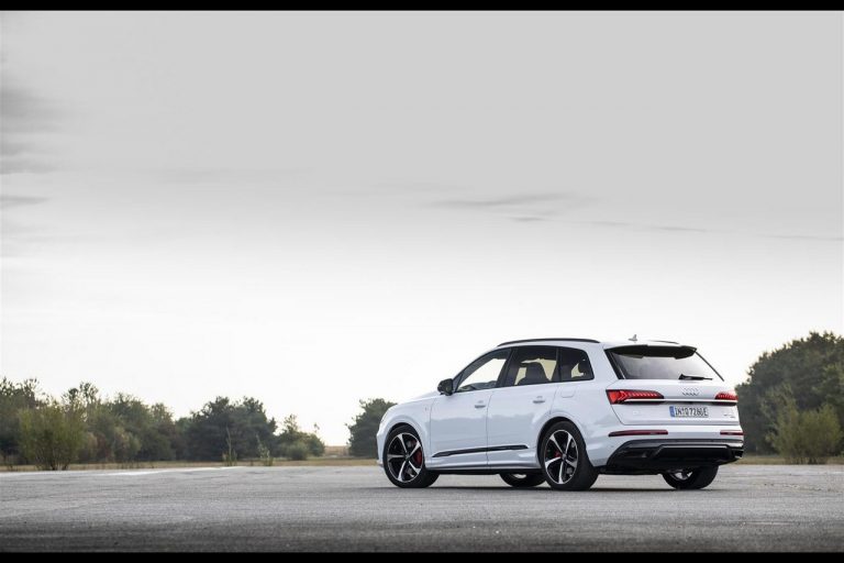Audi Q7 TFSI e 2021: immagini ufficiali