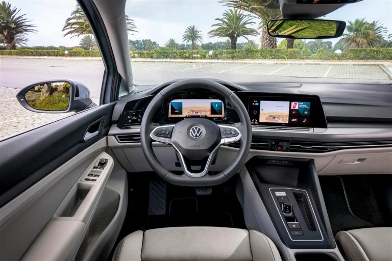 Volkswagen Golf 8 e Golf 8 Variant: immagini ufficiali