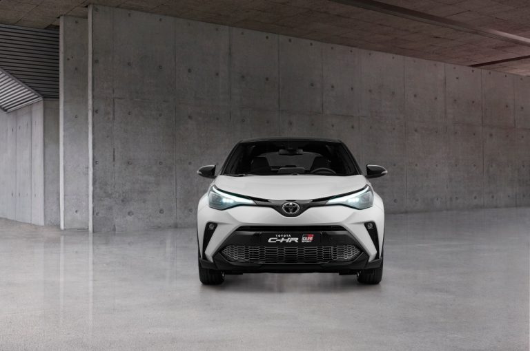 Toyota C-HR GR Sport 2021: immagini ufficiali