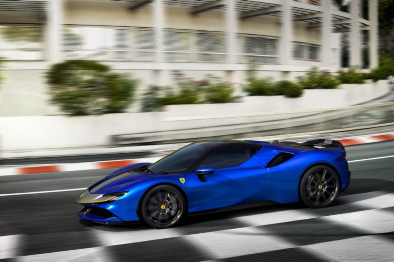 Ferrari SF90 Spider 2021: immagini ufficiali