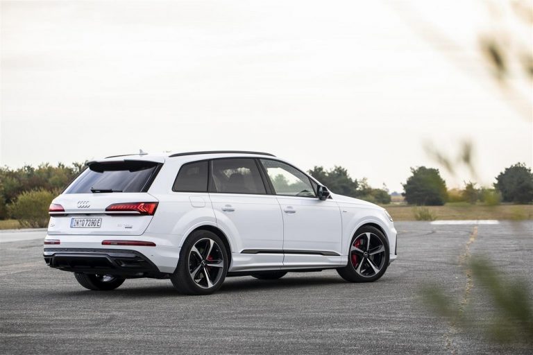 Audi Q7 TFSI e 2021: immagini ufficiali