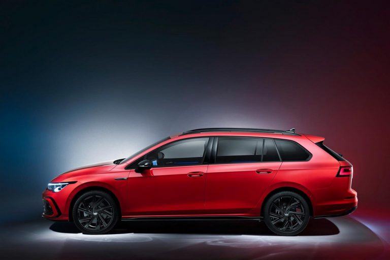 Volkswagen Golf 8 e Golf 8 Variant: immagini ufficiali