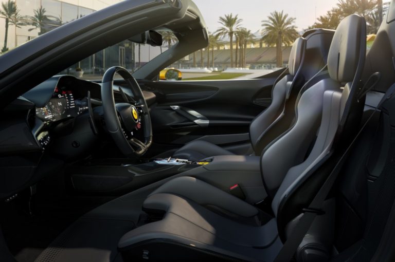 Ferrari SF90 Spider 2021: immagini ufficiali