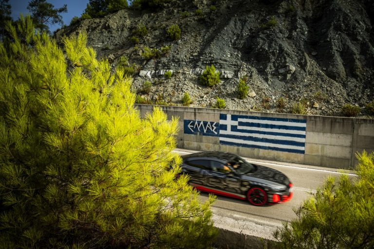 Audi RS e-tron GT: le immagini del prototipo