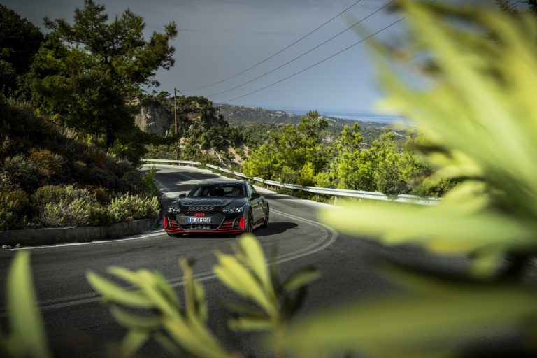 Audi RS e-tron GT: le immagini del prototipo
