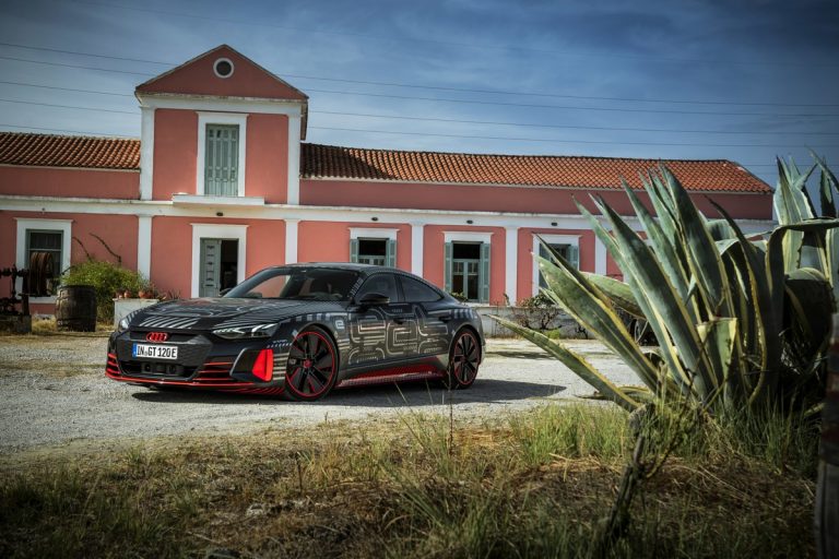 Audi RS e-tron GT: le immagini del prototipo