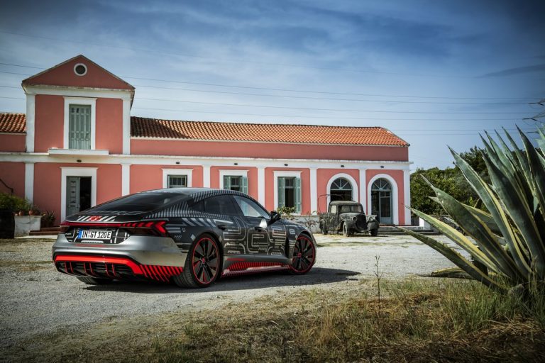 Audi RS e-tron GT: le immagini del prototipo