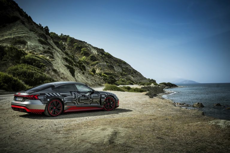 Audi RS e-tron GT: le immagini del prototipo