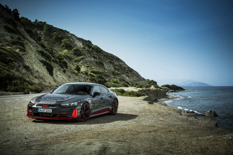 Audi RS e-tron GT: le immagini del prototipo