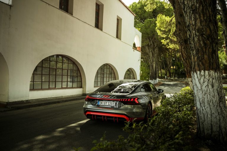 Audi RS e-tron GT: le immagini del prototipo