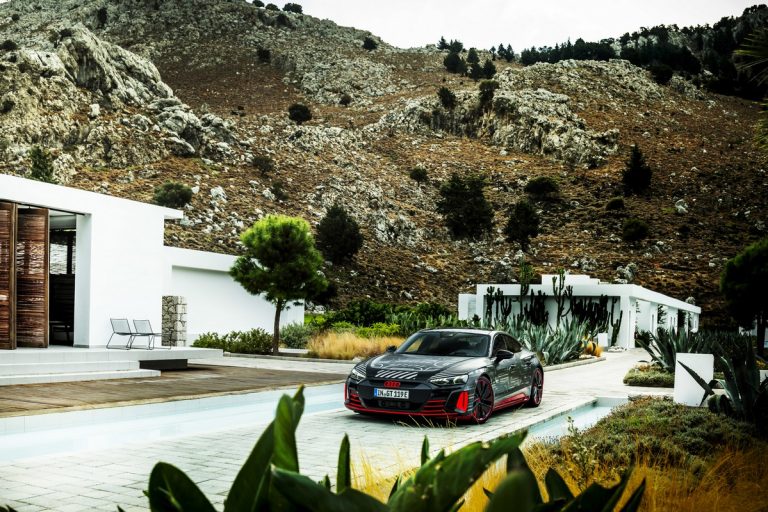 Audi RS e-tron GT: le immagini del prototipo