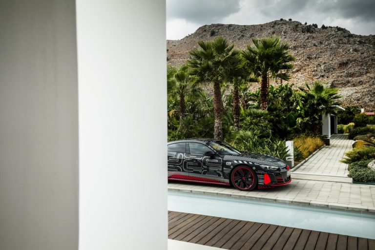 Audi RS e-tron GT: le immagini del prototipo