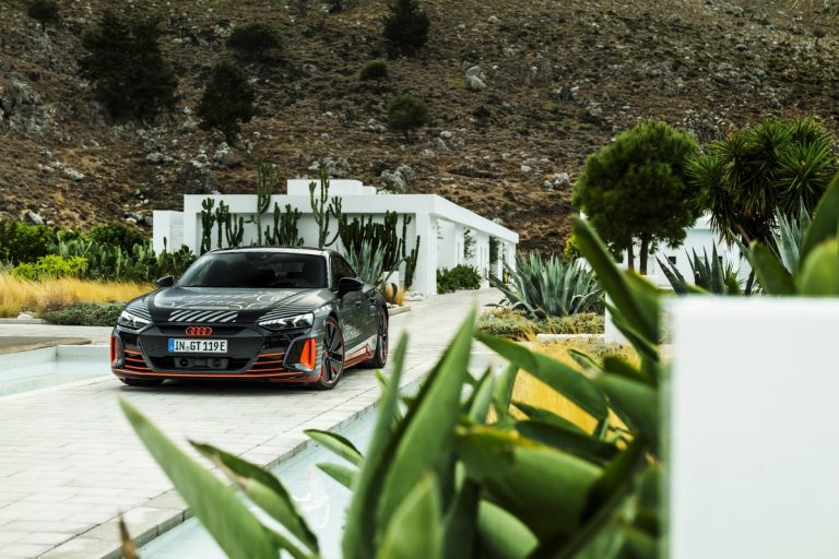 Audi RS e-tron GT: le immagini del prototipo