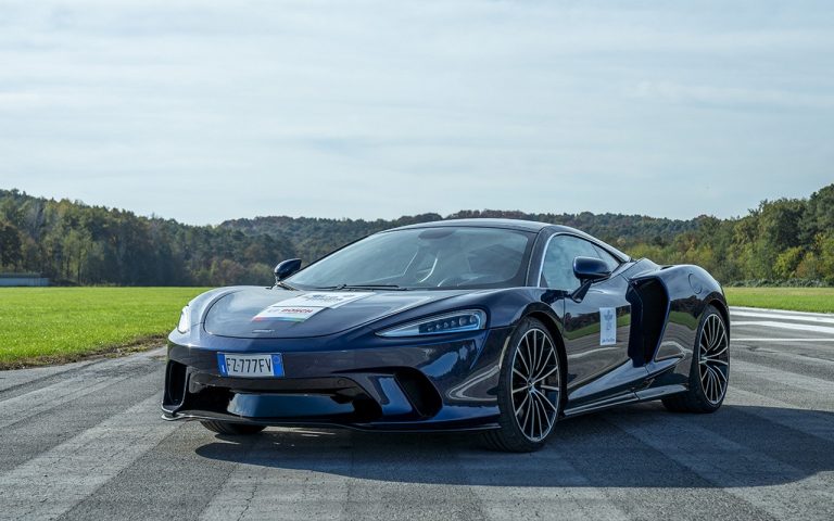 Le auto premiate da UIGA vestono Alcantara: immagini ufficiali