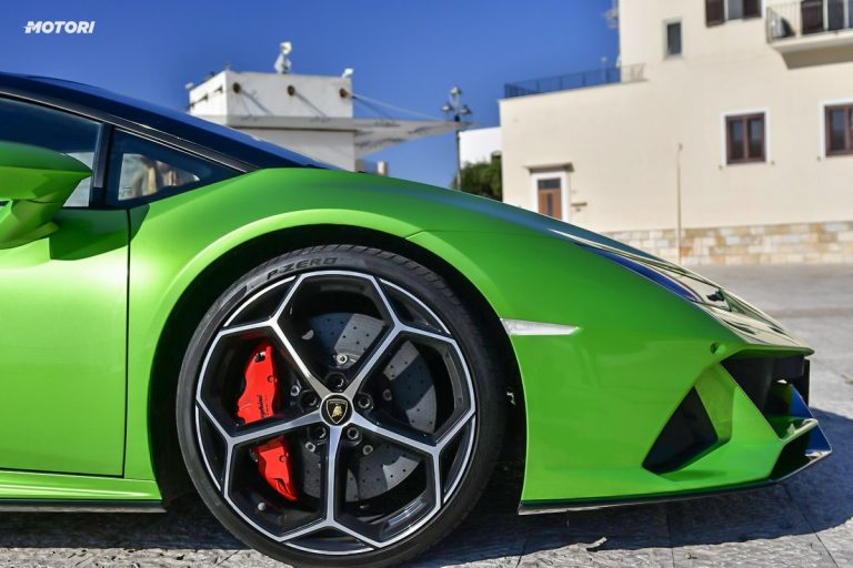 Lamborghini Huracán EVO Spyder: la prova su strada