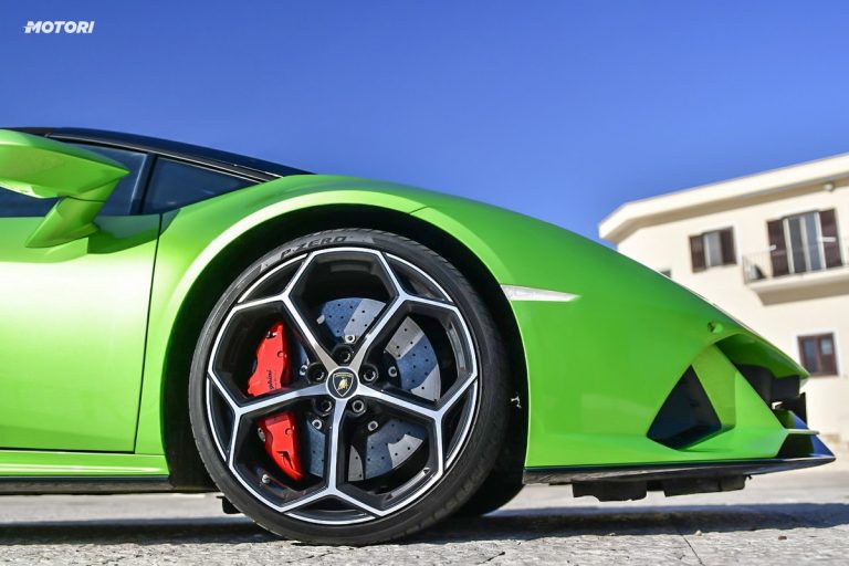 Lamborghini Huracán EVO Spyder: la prova su strada