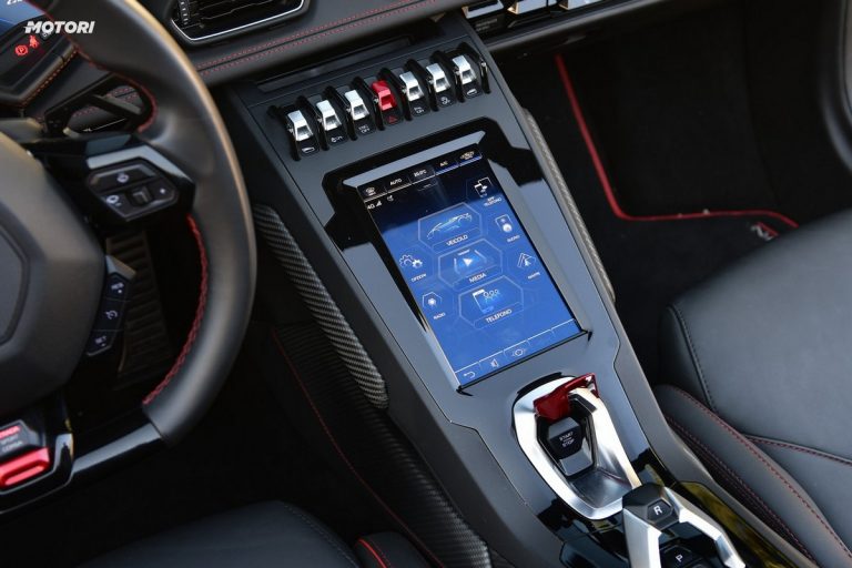Lamborghini Huracán EVO Spyder: la prova su strada
