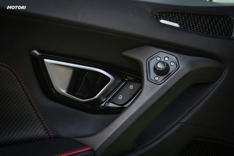 Lamborghini Huracán EVO Spyder: la prova su strada