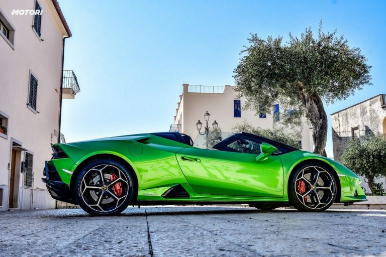 Lamborghini Huracán EVO Spyder: la prova su strada