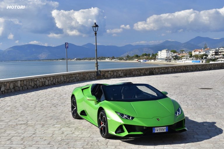 Lamborghini Huracán EVO Spyder: la prova su strada