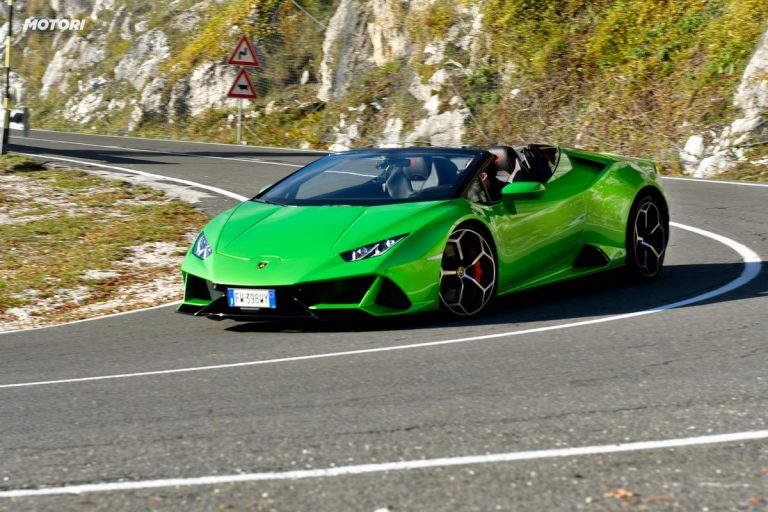 Lamborghini Huracán EVO Spyder: la prova su strada
