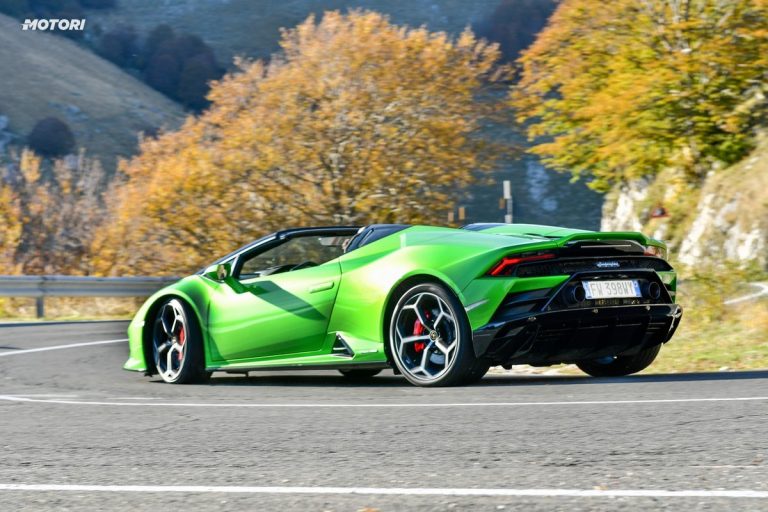 Lamborghini Huracán EVO Spyder: la prova su strada
