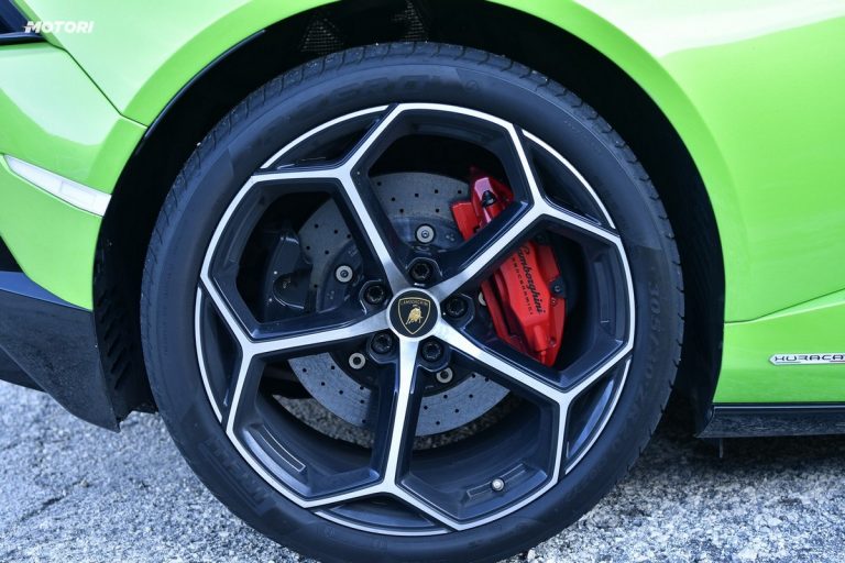 Lamborghini Huracán EVO Spyder: la prova su strada