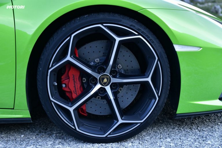 Lamborghini Huracán EVO Spyder: la prova su strada