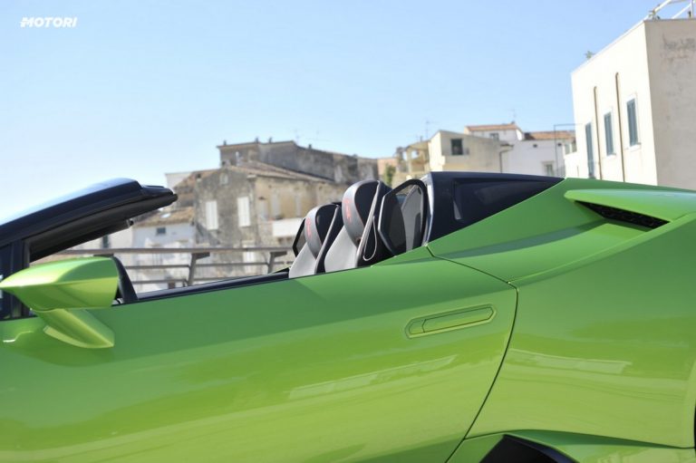 Lamborghini Huracán EVO Spyder: la prova su strada