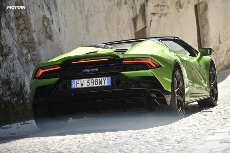 Lamborghini Huracán EVO Spyder: la prova su strada