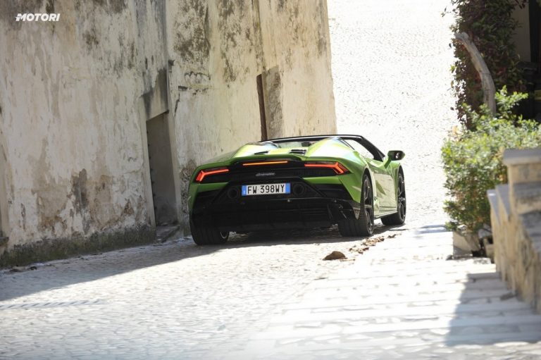 Lamborghini Huracán EVO Spyder: la prova su strada