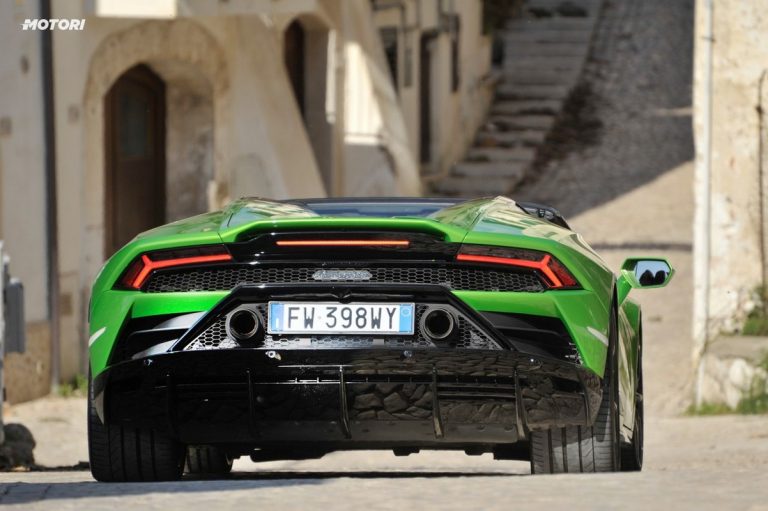 Lamborghini Huracán EVO Spyder: la prova su strada