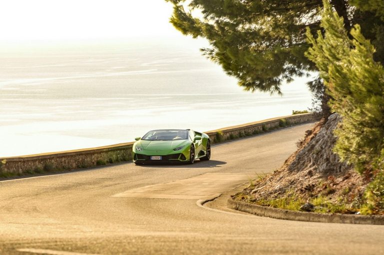 Lamborghini Huracán EVO Spyder: la prova su strada