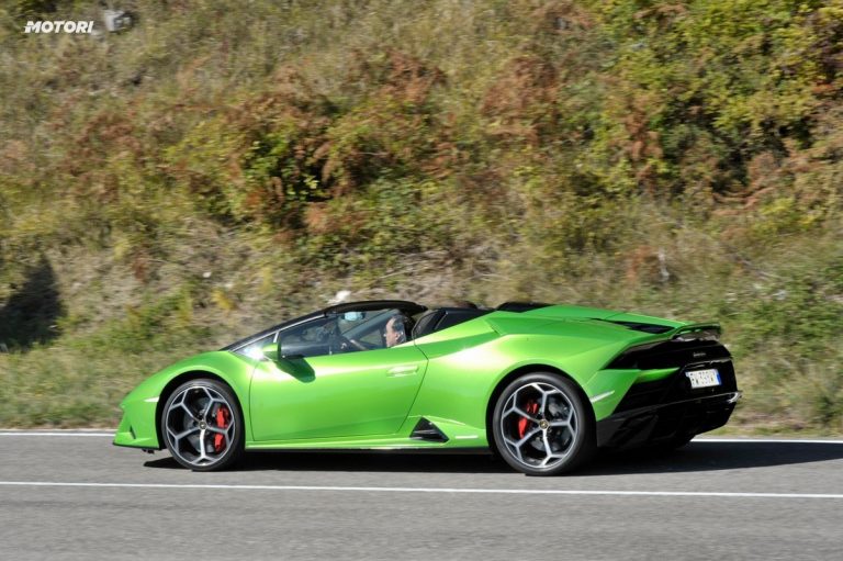 Lamborghini Huracán EVO Spyder: la prova su strada