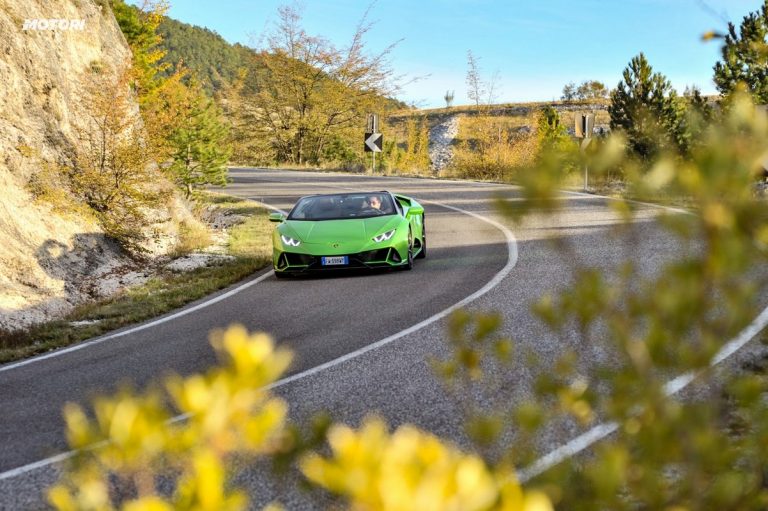 Lamborghini Huracán EVO Spyder: la prova su strada